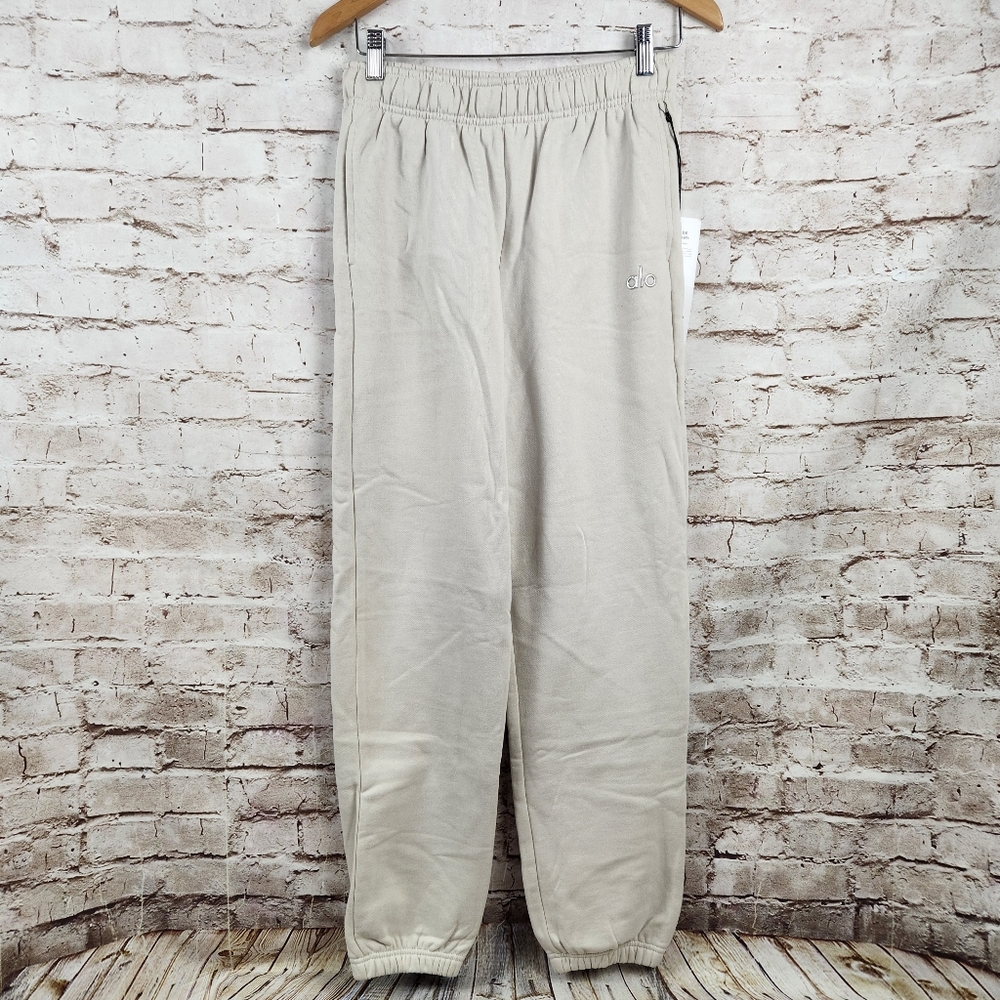 ALO Yoga Light Beige Accolade Sweatpants